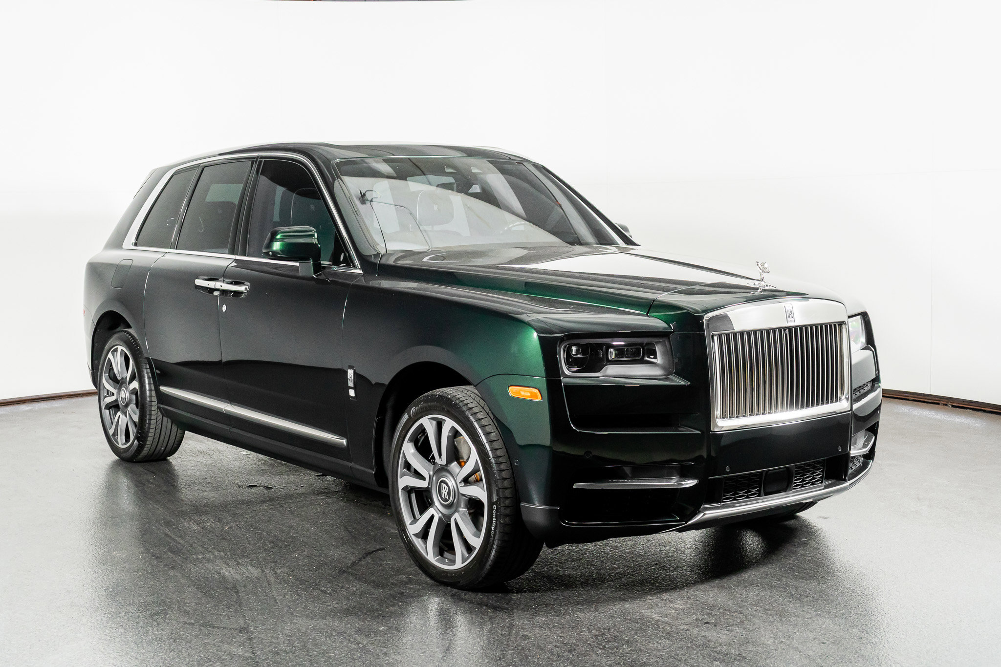 Used 2023 Rolls-Royce Cullinan w/ Cullinan Package image 4