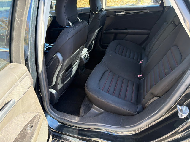 Used 2014 Ford Fusion SE FWD image 18
