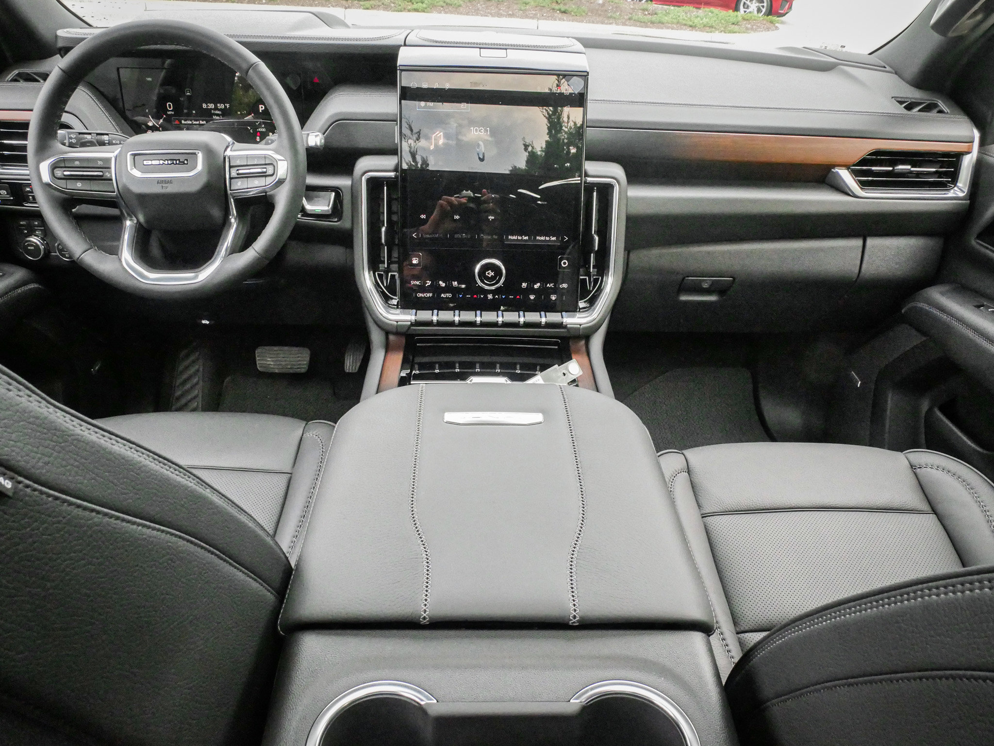 Used 2026 GMC Yukon Denali w/ Sun & Power Step Package AWD/4WD image 29