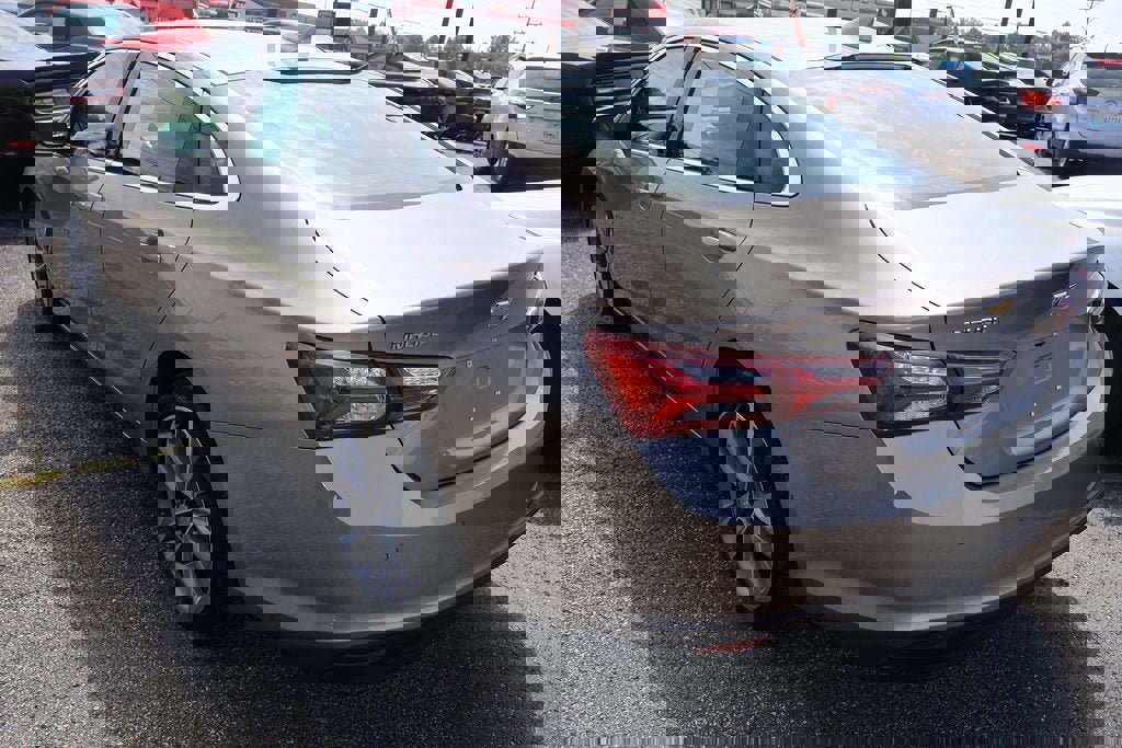 Used 2024 Chevrolet Malibu LT image 4