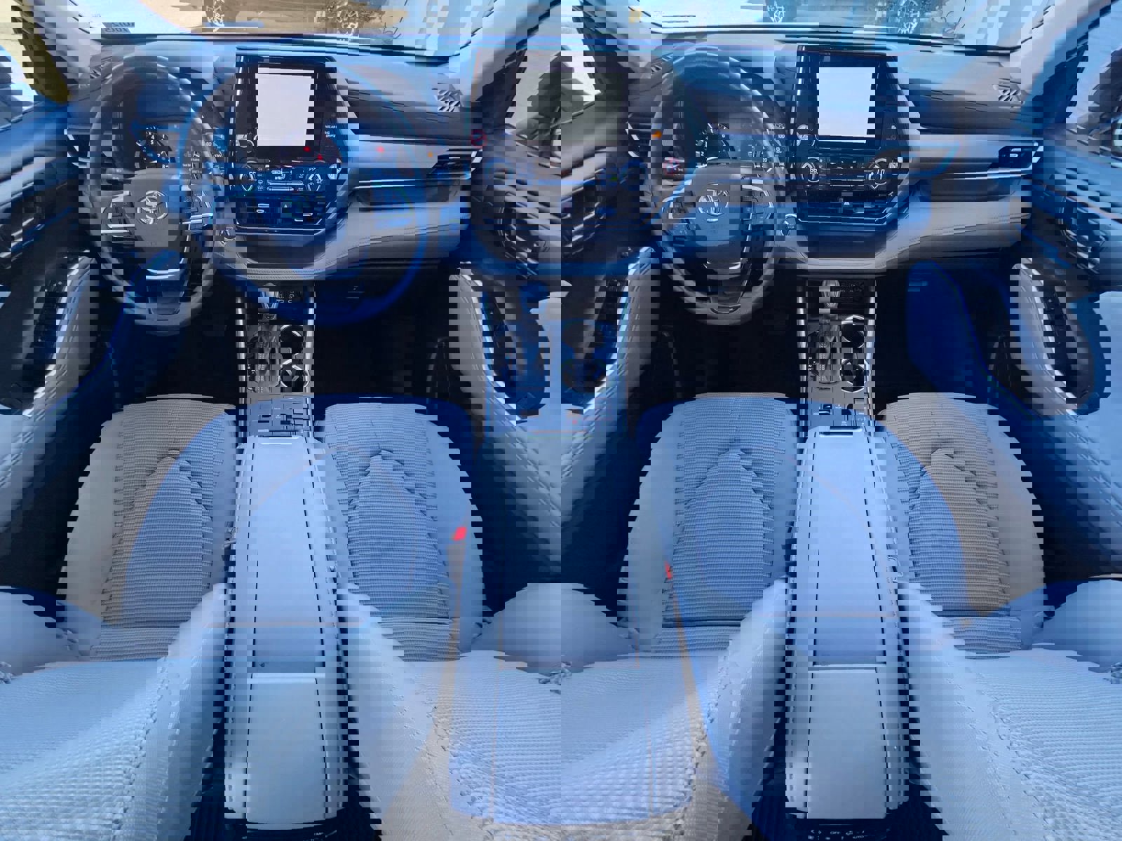 Used 2023 Toyota Highlander L image 23