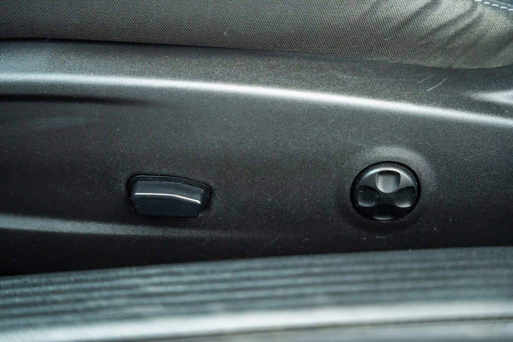 Used 2015 Dodge Challenger SXT RWD image 29