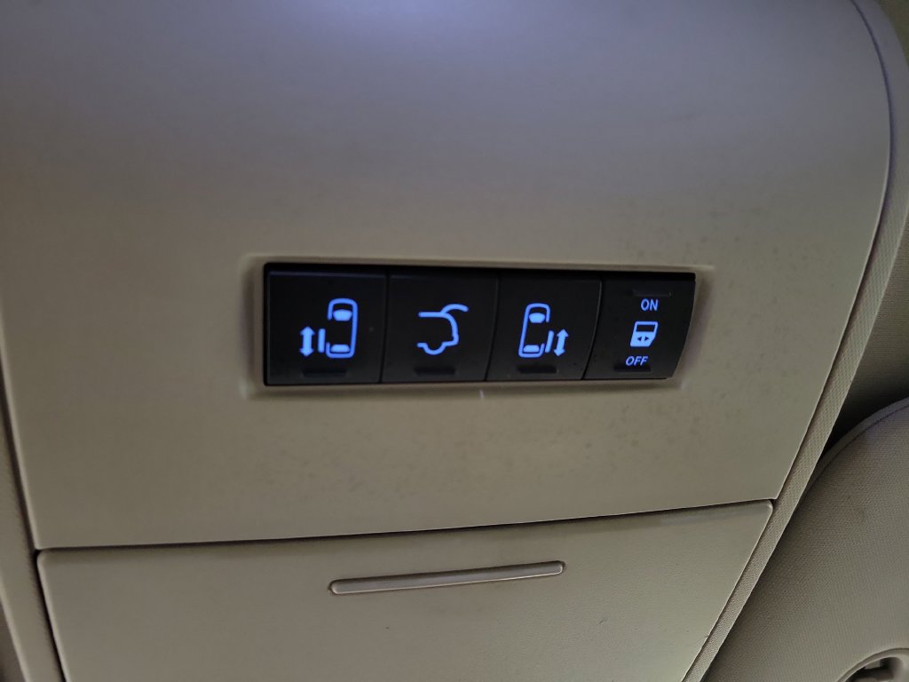 Used 2012 Chrysler Town & Country Touring-L w/ Driver Convenience Group FWD image 23