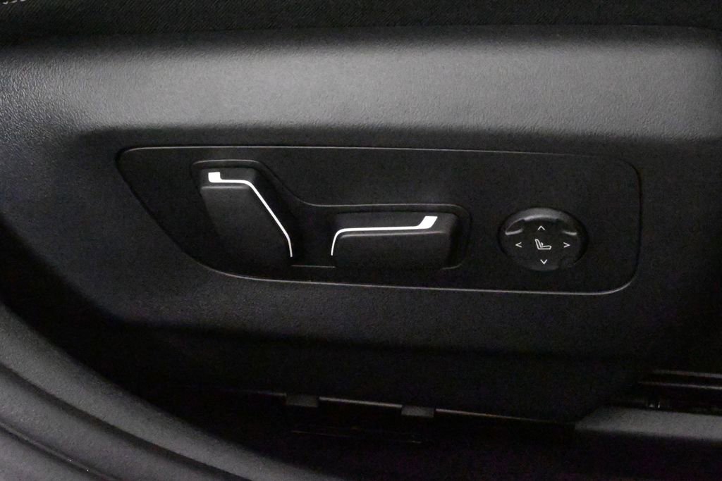 Used 2025 BMW i5 xDrive40 w/ Premium Package image 35