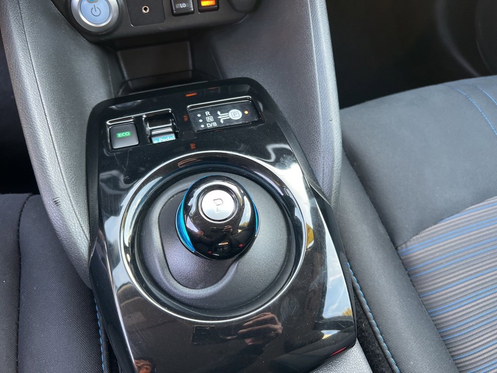 Used 2018 Nissan Leaf SV w/ SV Technology Package image 18