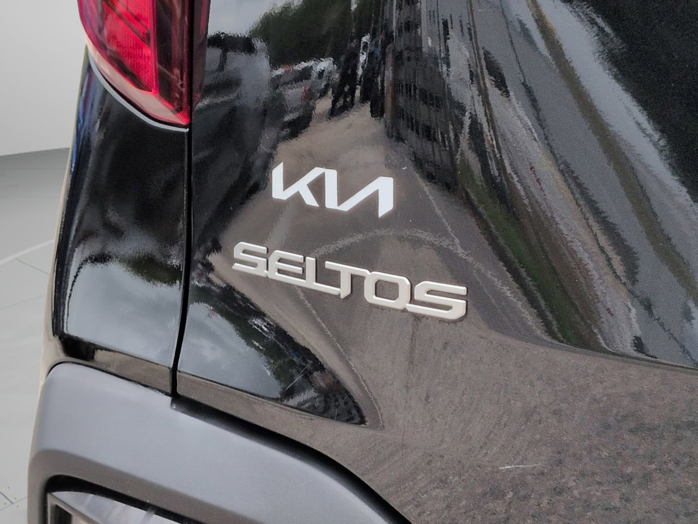 Certified 2024 Kia Seltos EX FWD image 16