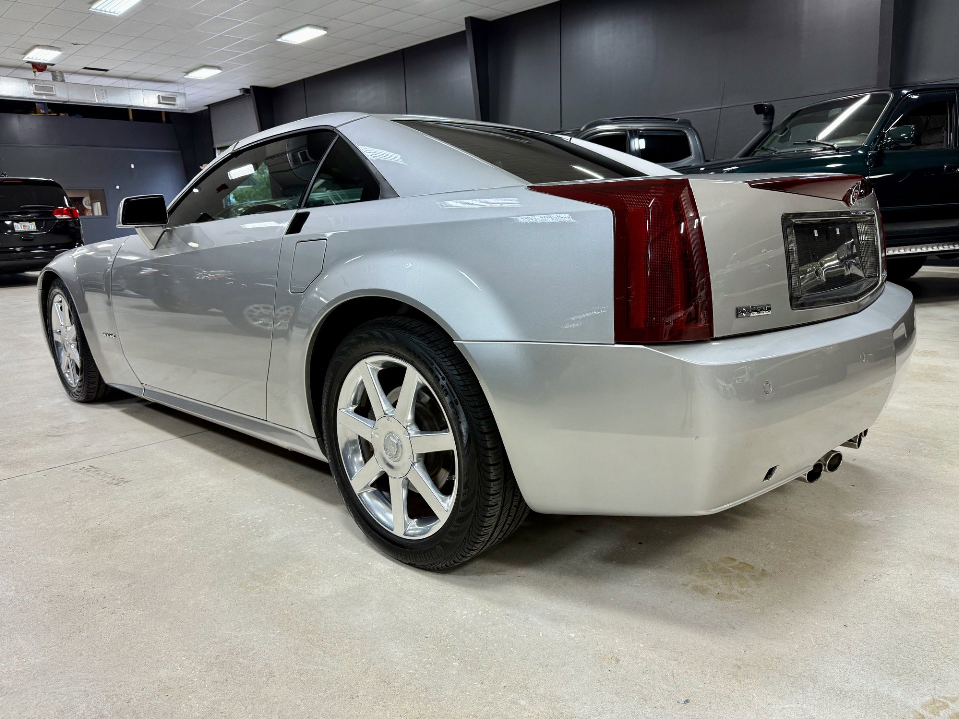 Used 2006 Cadillac XLR image 9