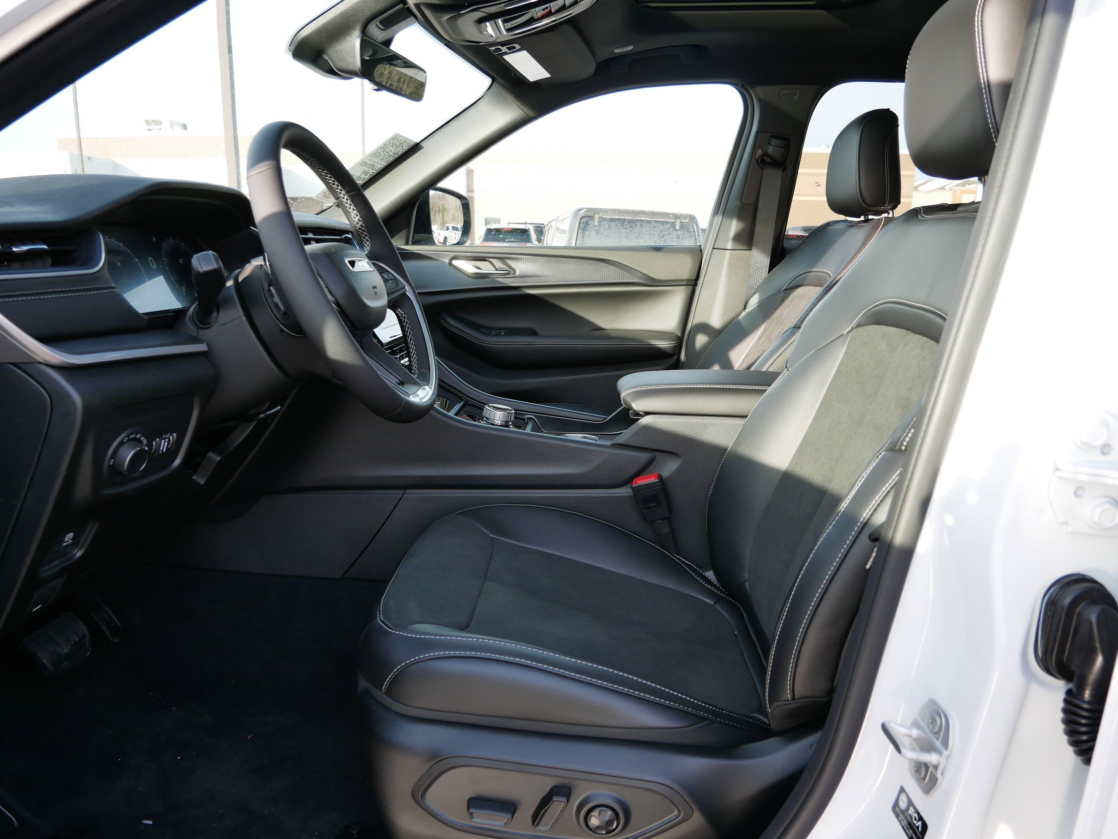 New 2025 Jeep Grand Cherokee L Altitude image 6