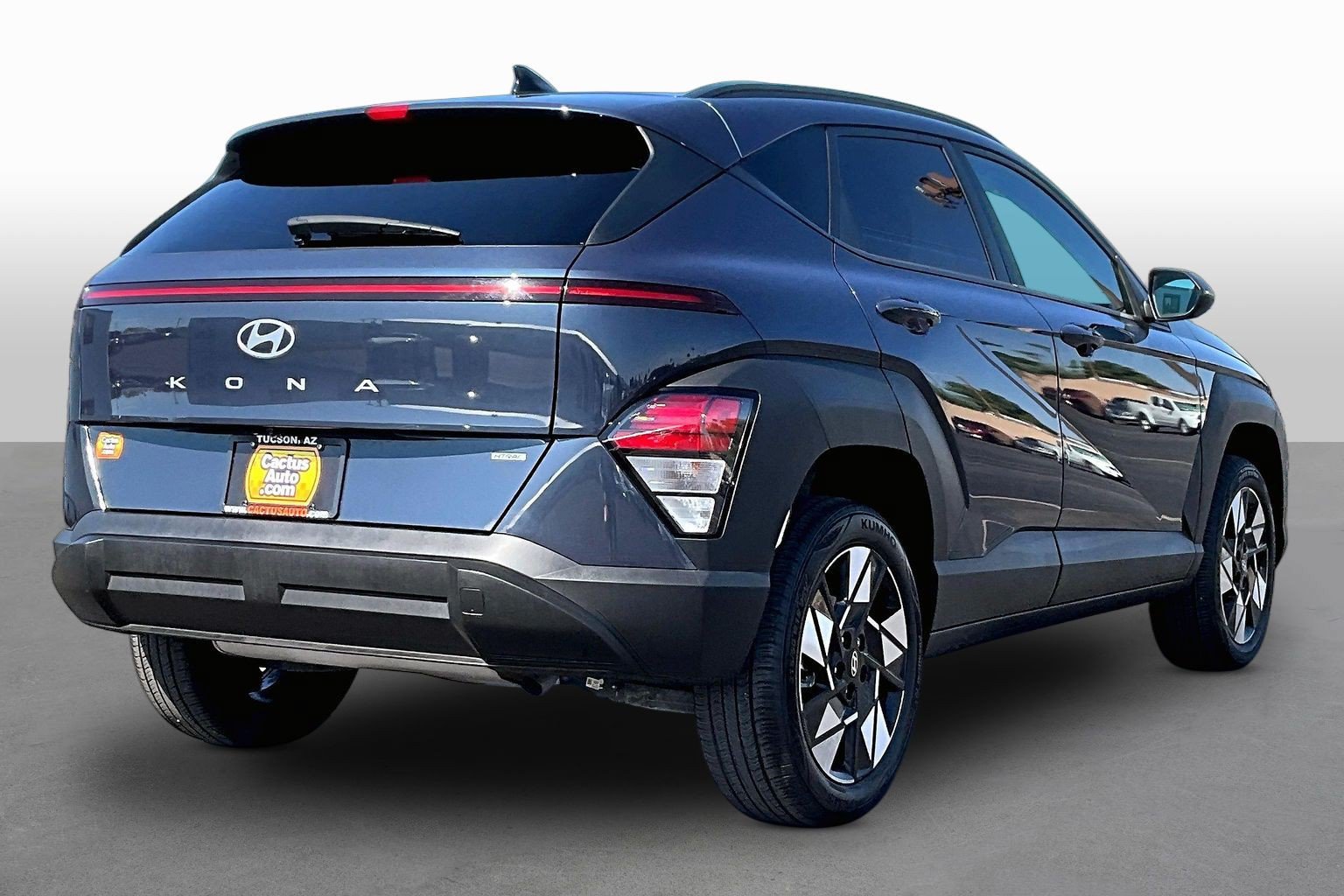 Used 2024 Hyundai Kona SEL AWD/4WD image 2