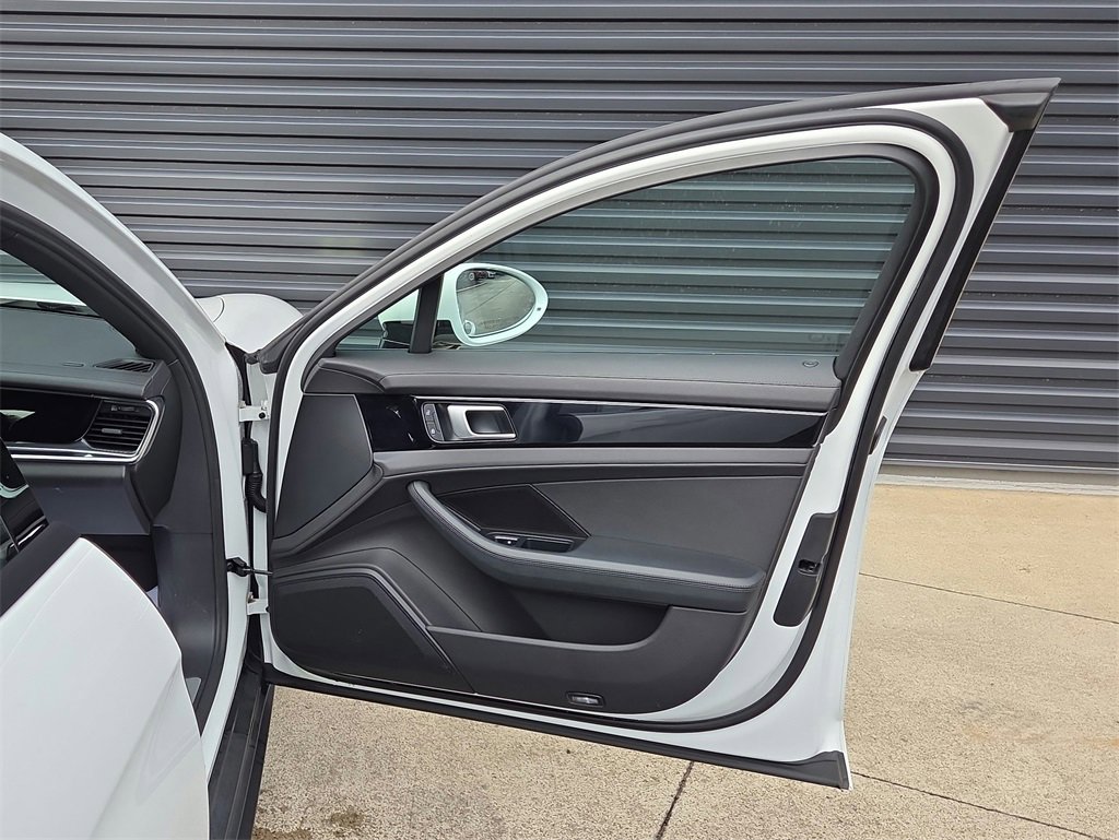 Used 2022 Porsche Panamera 4 image 20