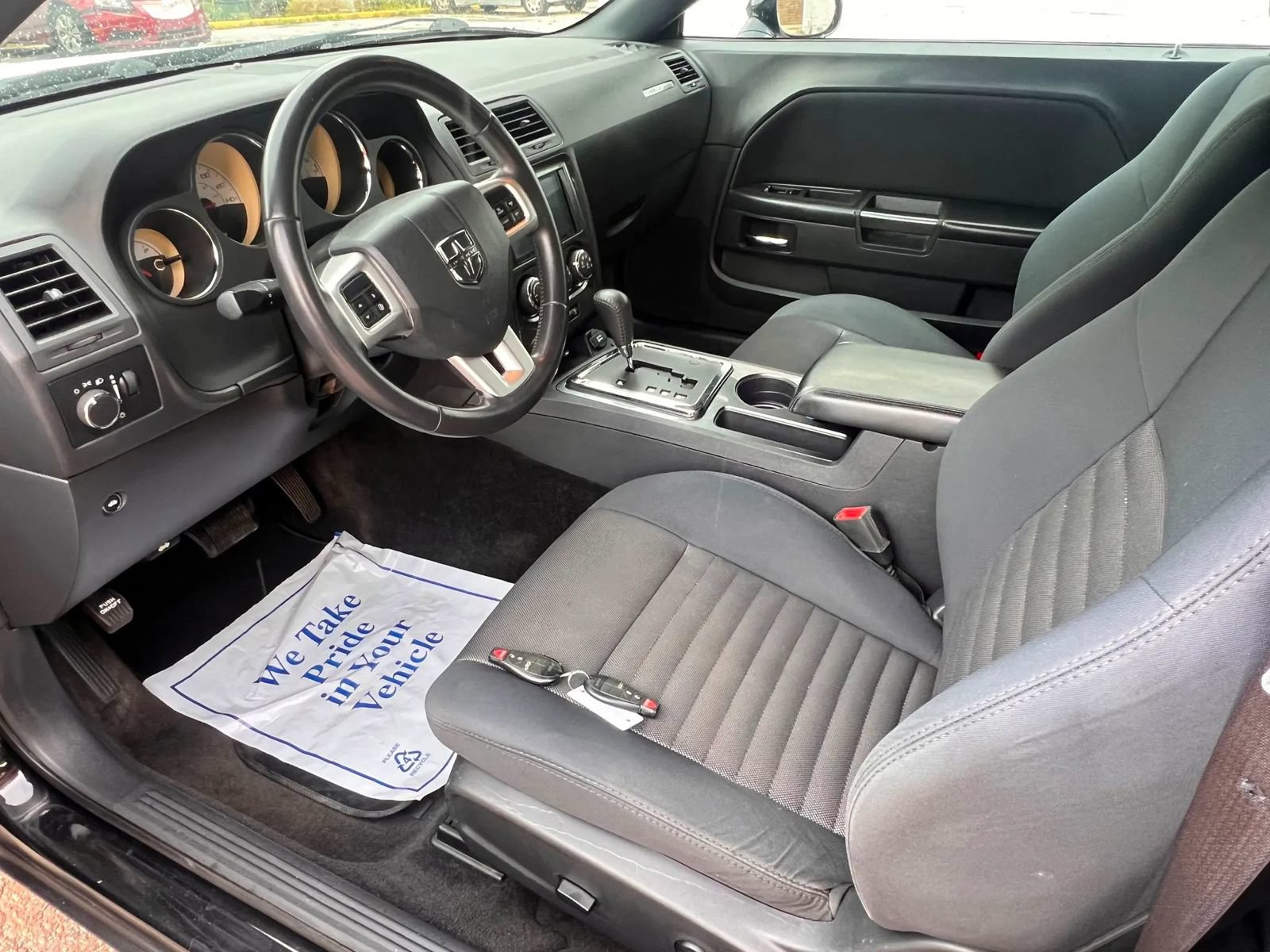 Used 2014 Dodge Challenger SXT RWD image 6