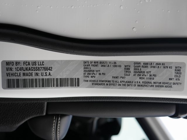 New 2025 Jeep Grand Cherokee L Laredo image 30