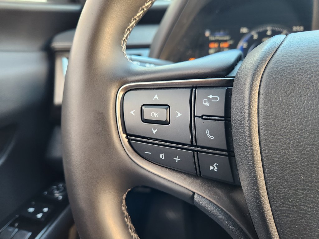 Used 2021 Lexus UX 200 w/ Premium Package FWD image 28