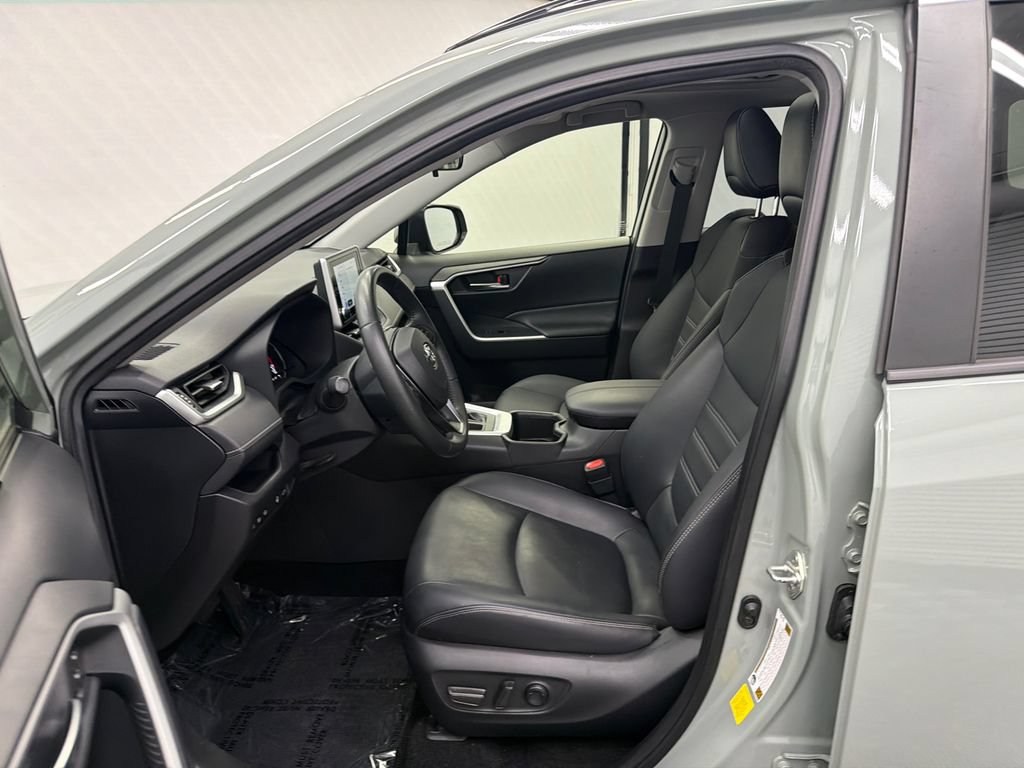 Used 2023 Toyota RAV4 XLE Premium FWD image 9