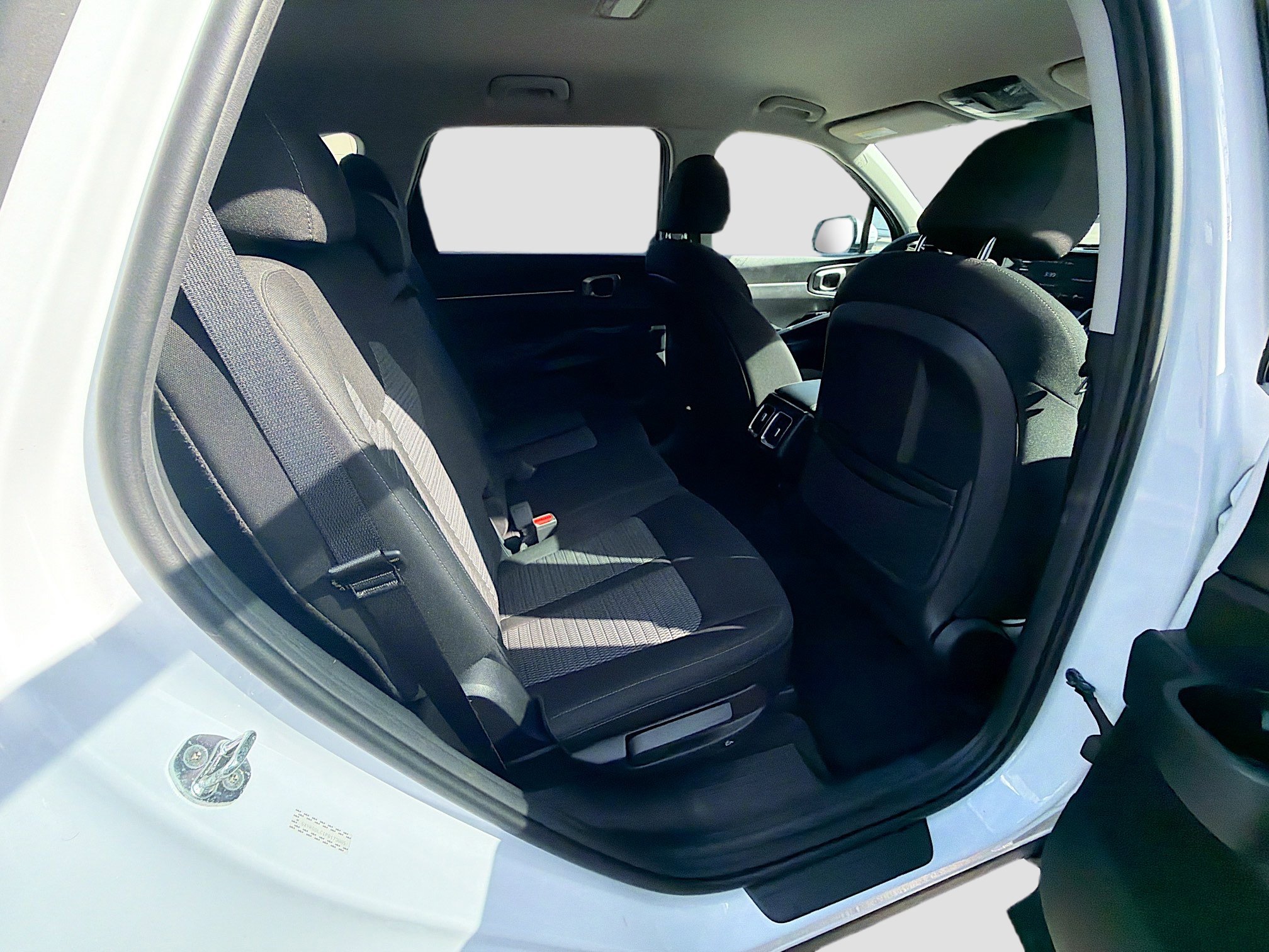 Used 2023 Kia Sorento LX image 28