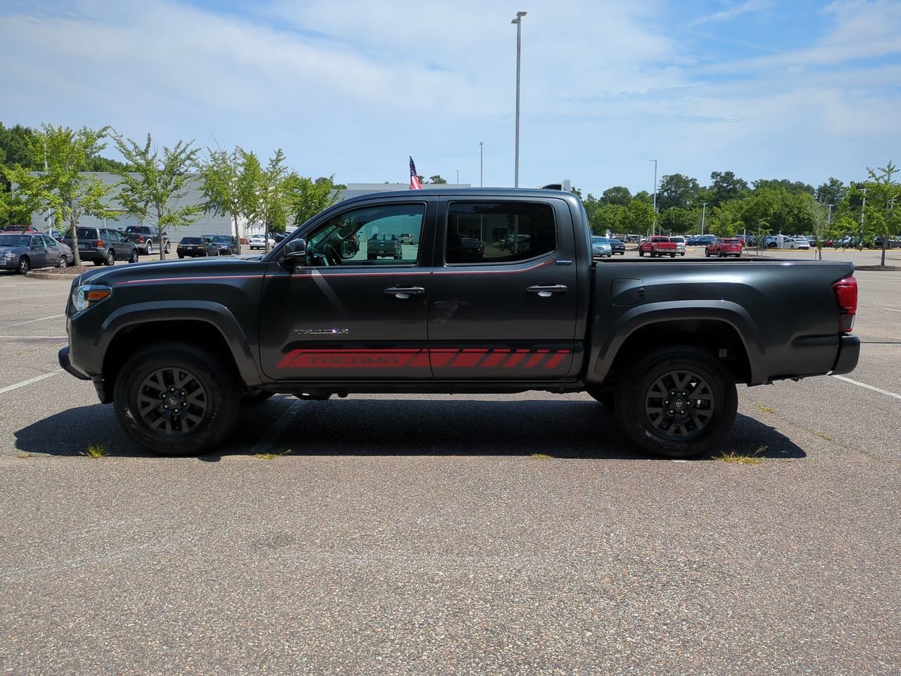 Used 2023 Toyota Tacoma SR5 w/ Technology Package AWD/4WD image 7