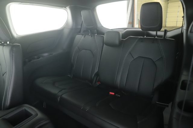 New 2027 Chrysler Pacifica Select FWD image 29