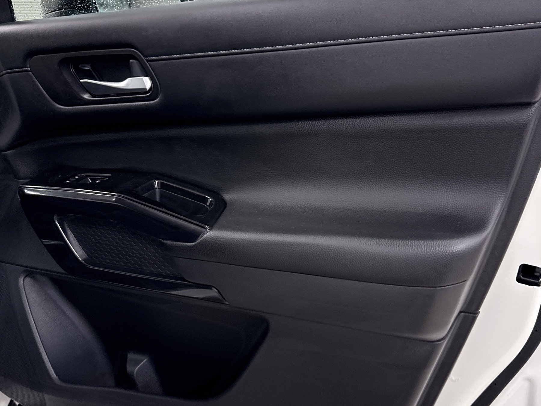 Used 2022 Nissan Pathfinder SV w/ SV Premium Package image 22