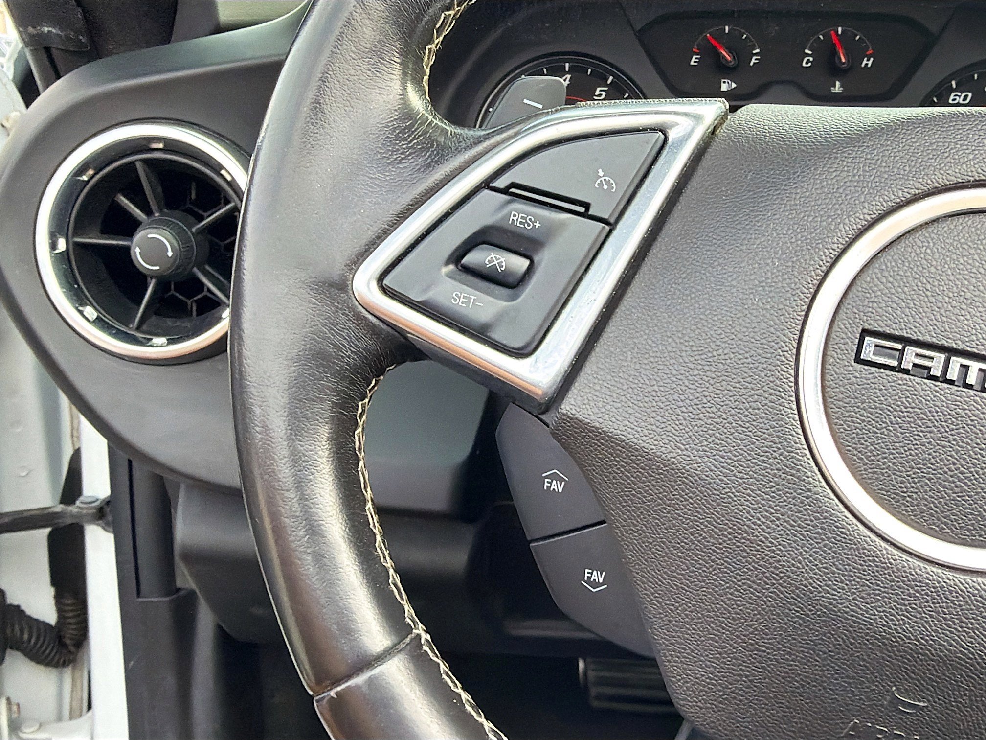 Used 2020 Chevrolet Camaro LT image 30