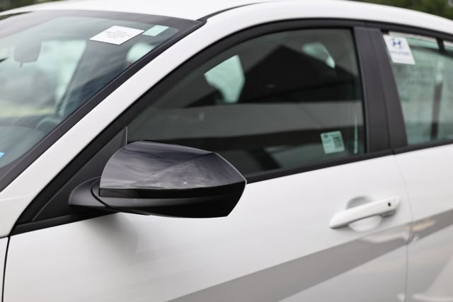 Certified 2025 Hyundai Elantra SEL FWD image 12