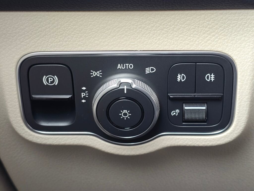 New 2026 Mercedes-Benz GLB 250 4MATIC image 38