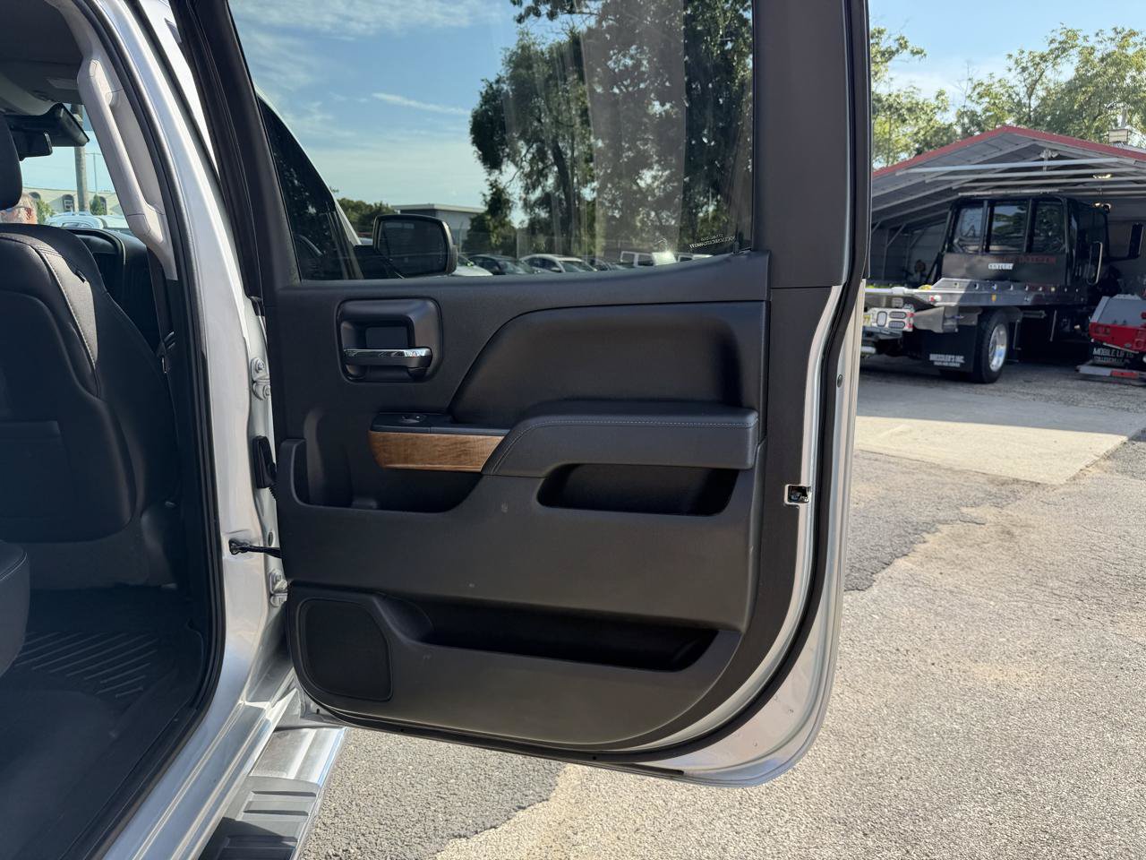 Used 2014 Chevrolet Silverado 1500 LTZ w/ LTZ Plus Package AWD/4WD image 18