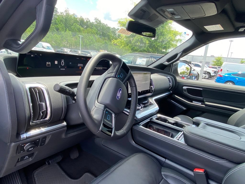 New 2027 Ford Expedition Platinum w/ Stealth Performance Package AWD/4WD image 9