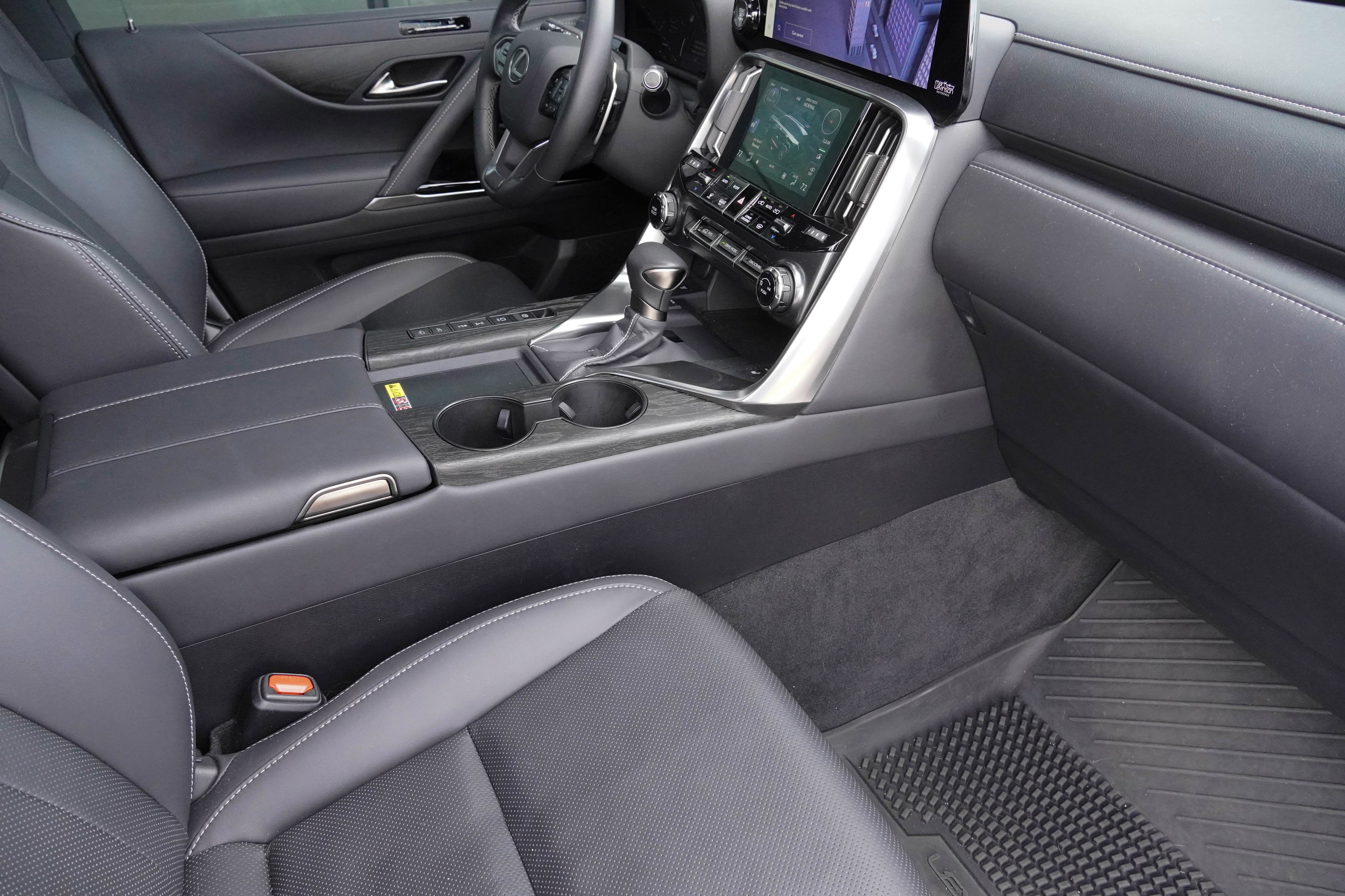 Used 2025 Lexus LX 600 4WD w/ Interior Upgrade Package image 10