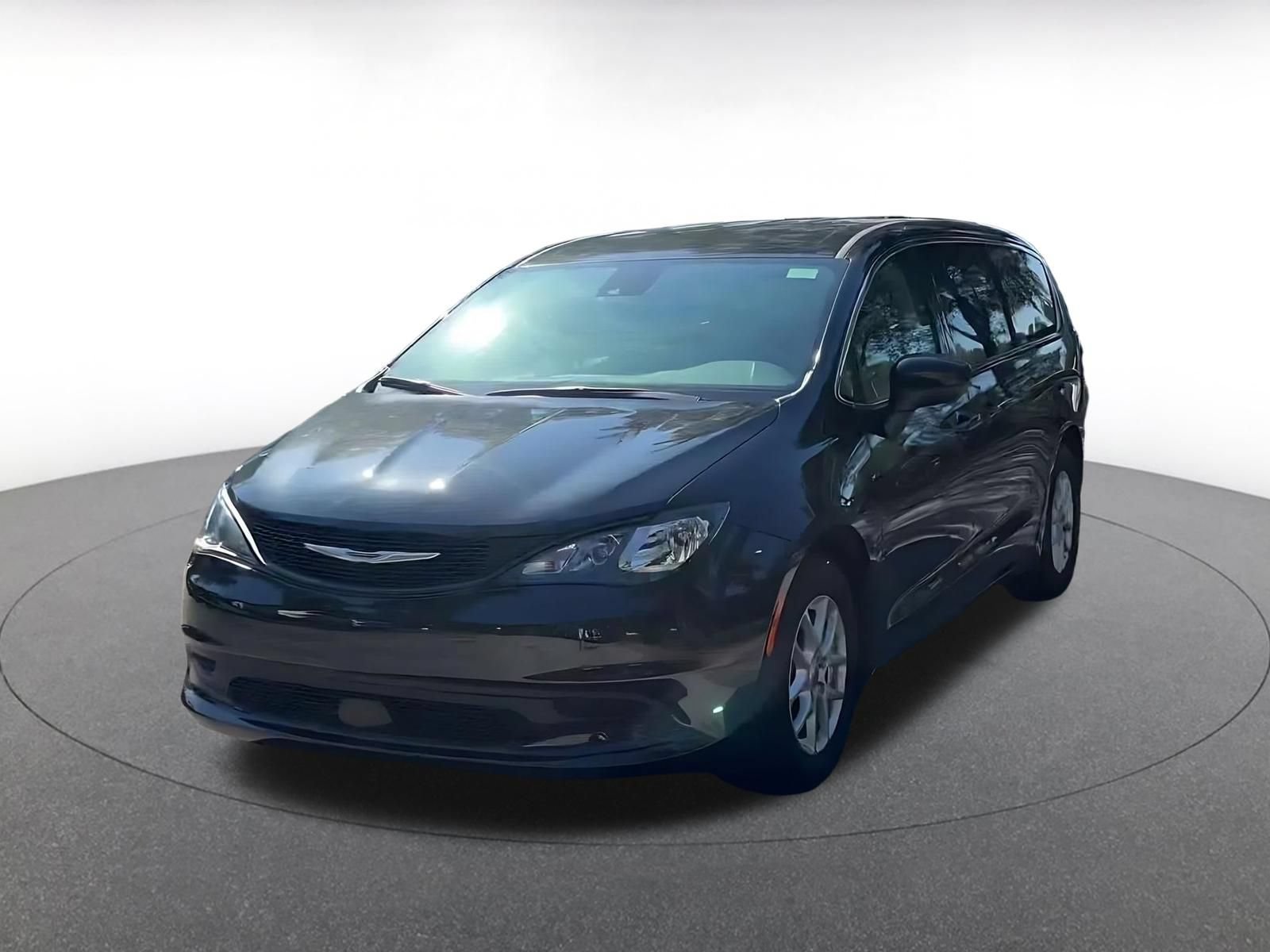 Used 2024 Chrysler Voyager LX FWD image 6