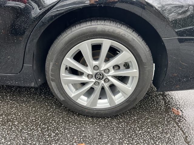 Used 2021 Toyota Camry LE image 32