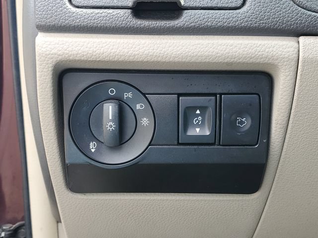 Used 2011 Ford Fusion SE FWD image 15