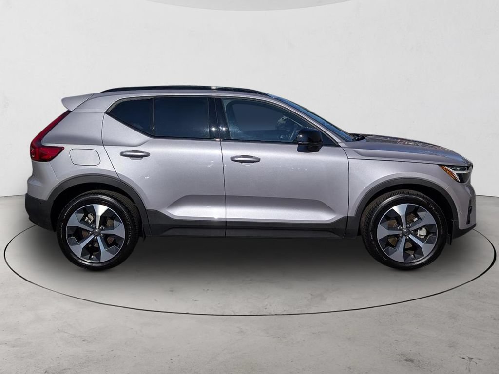 Certified 2026 Volvo XC40 B5 Plus AWD/4WD image 4