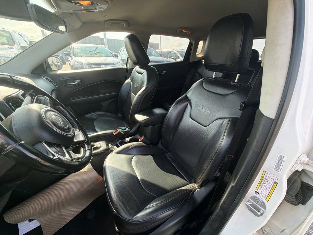 Used 2020 Jeep Grand Cherokee Trailhawk w/ Premium Lighting Group AWD/4WD image 9