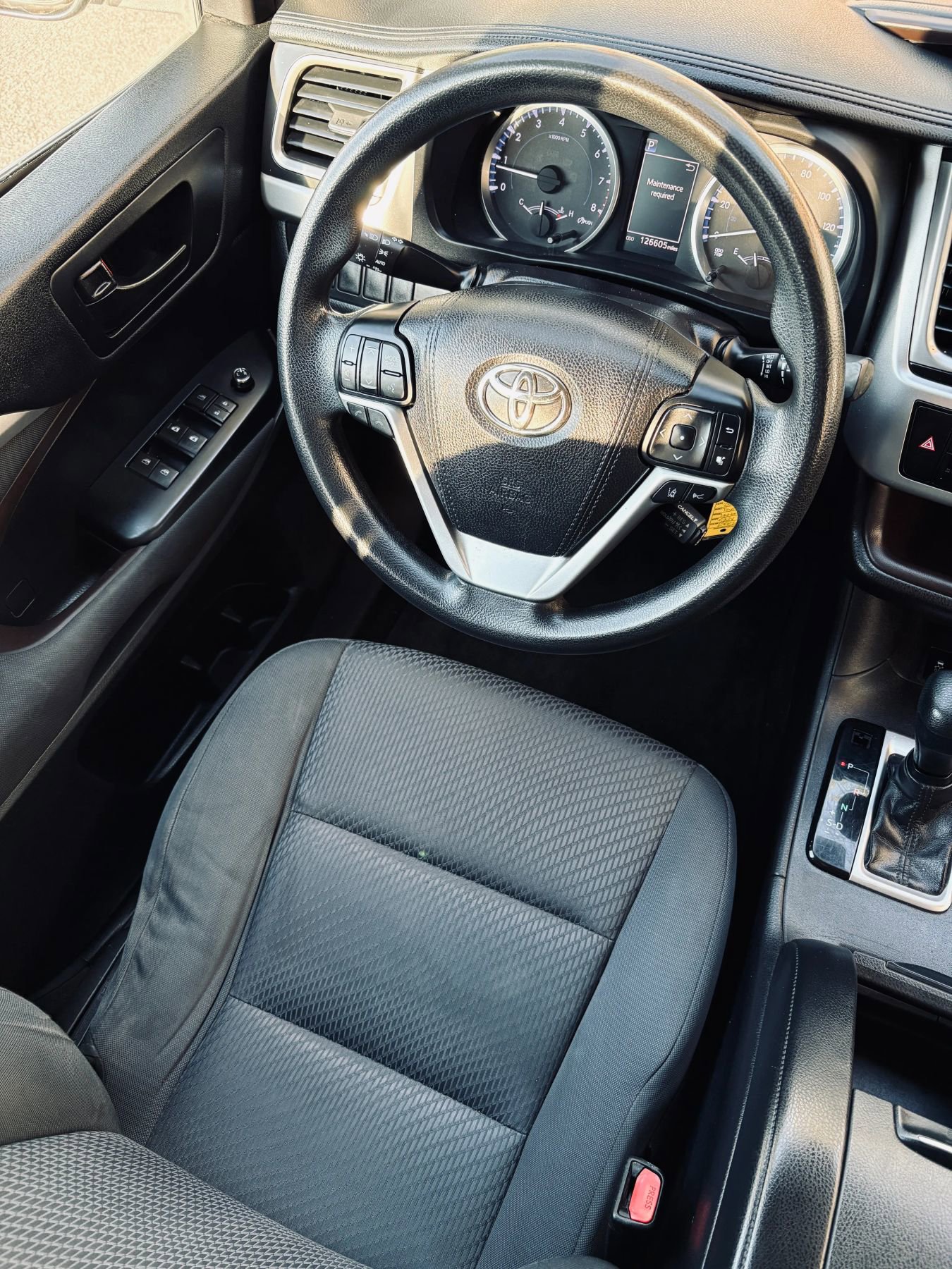 Used 2017 Toyota Highlander LE FWD image 6