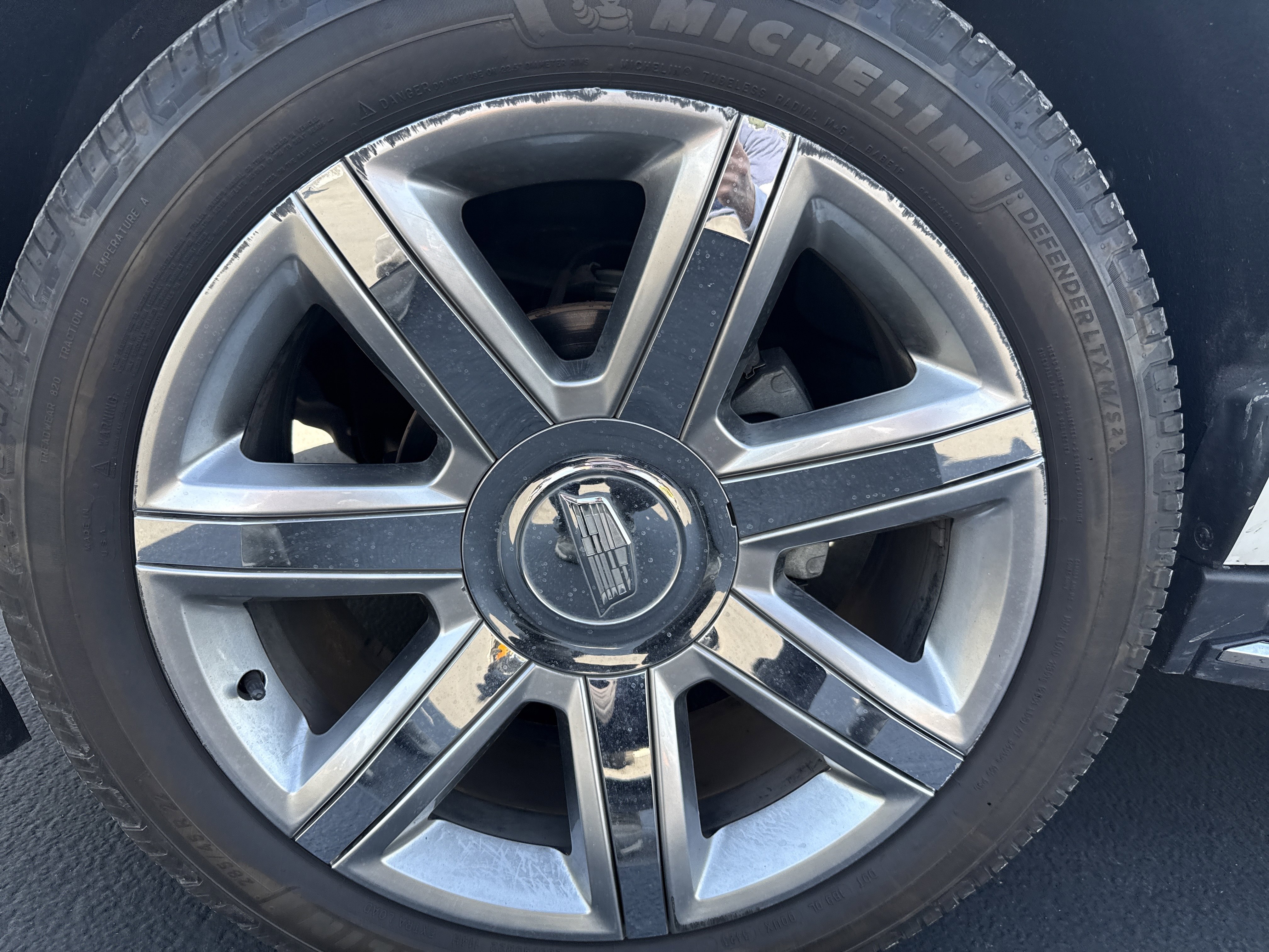 Used 2019 Cadillac Escalade ESV Luxury AWD/4WD image 10