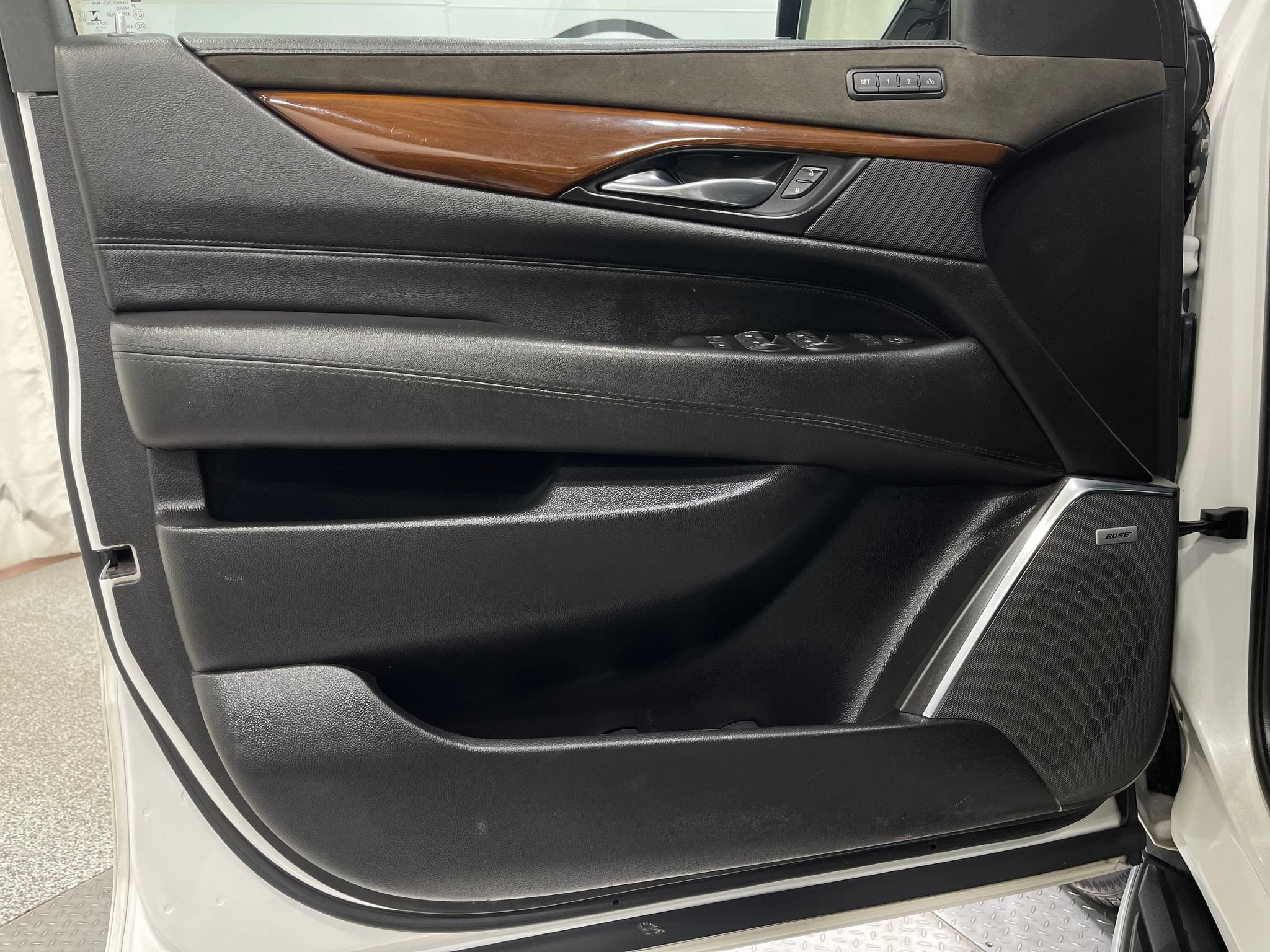 Used 2018 Cadillac Escalade ESV Luxury AWD/4WD image 15