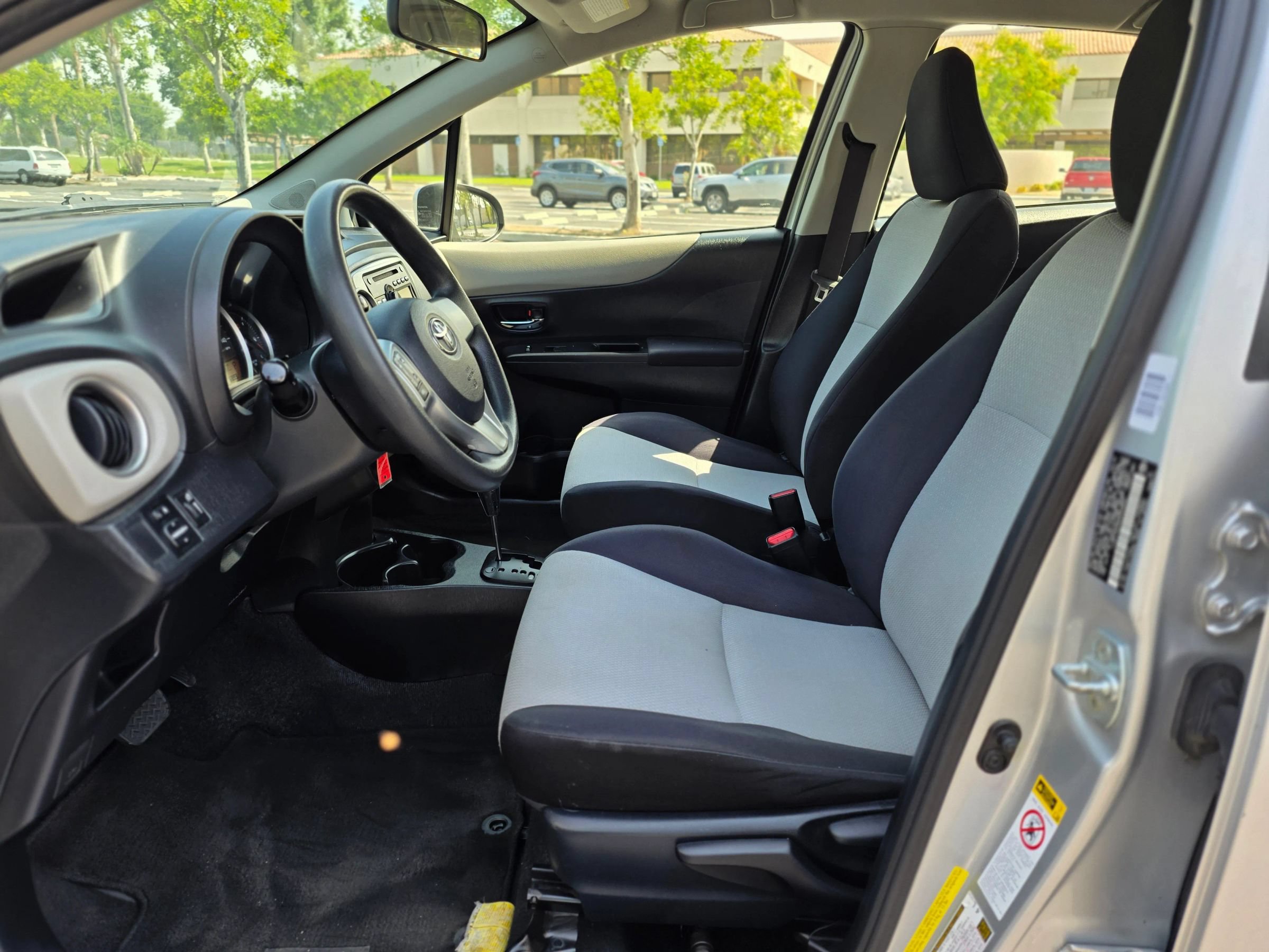 Used 2013 Toyota Yaris LE FWD image 15