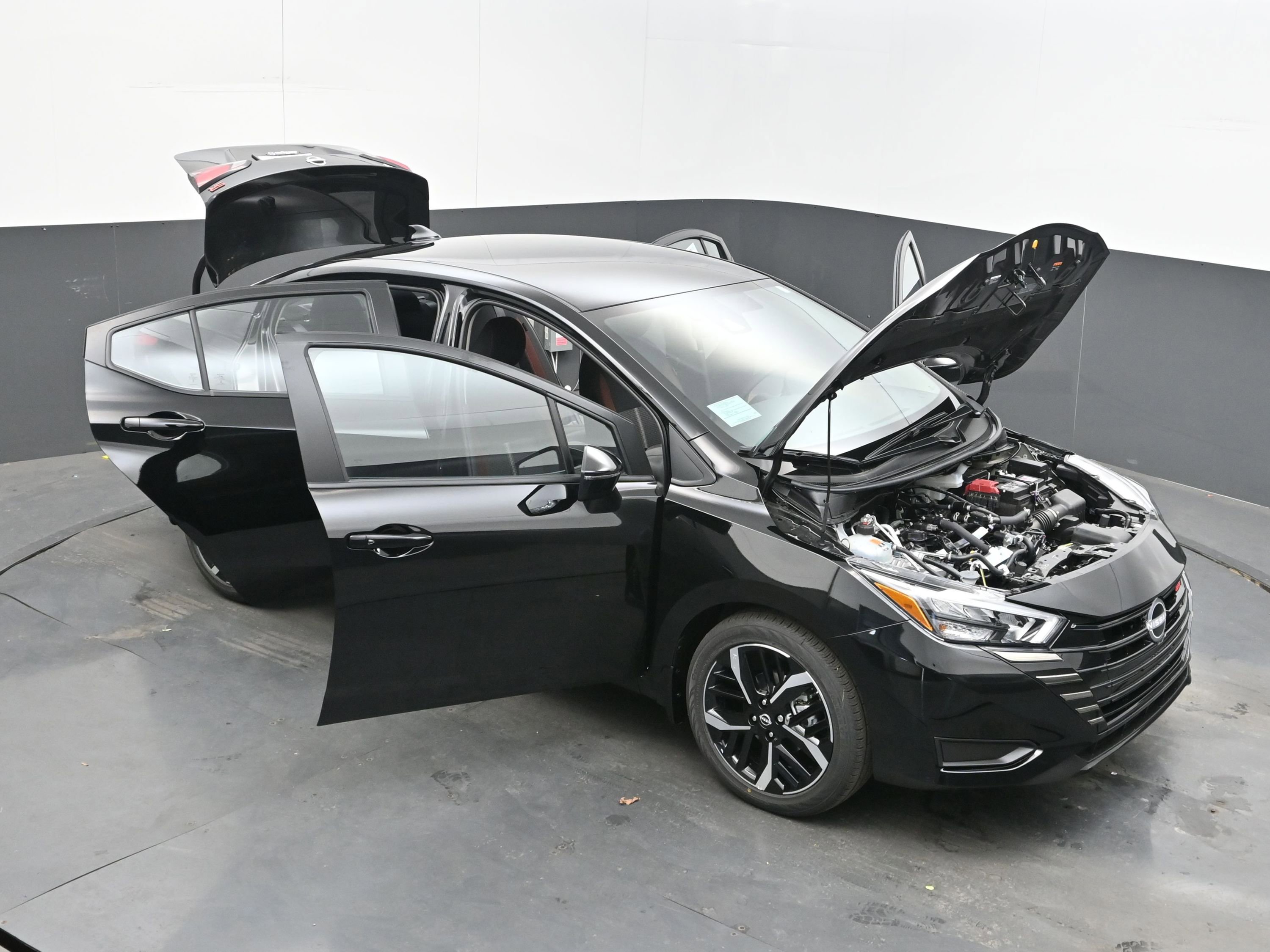 New 2025 Nissan Versa SR image 37