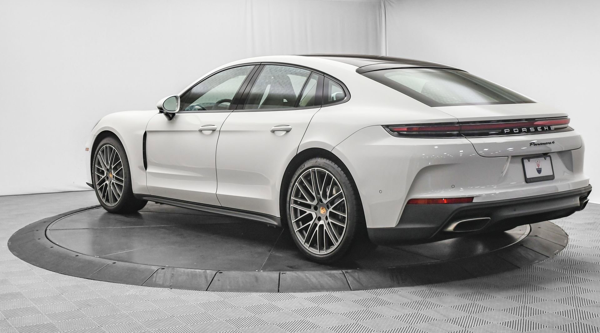 Used 2025 Porsche Panamera 4 image 5