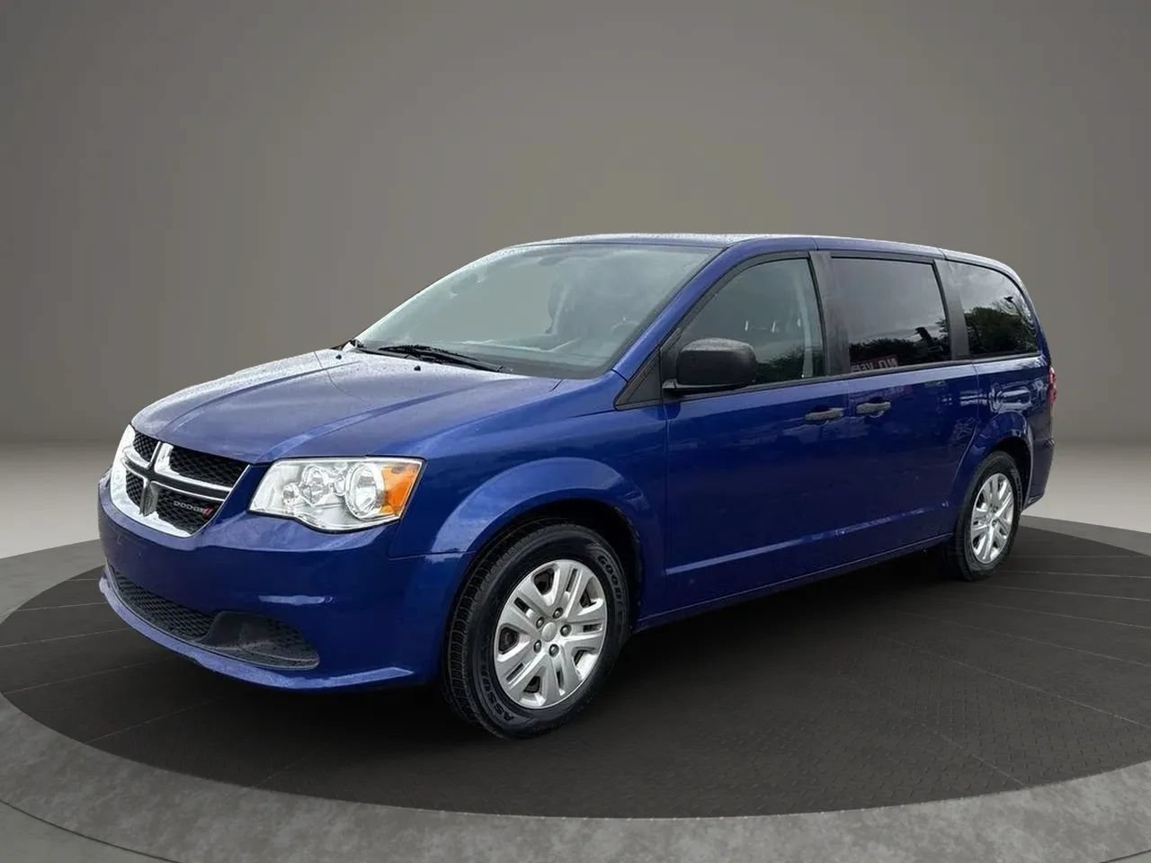 Used 2019 Dodge Grand Caravan SE w/ UConnect Hands-Free Group