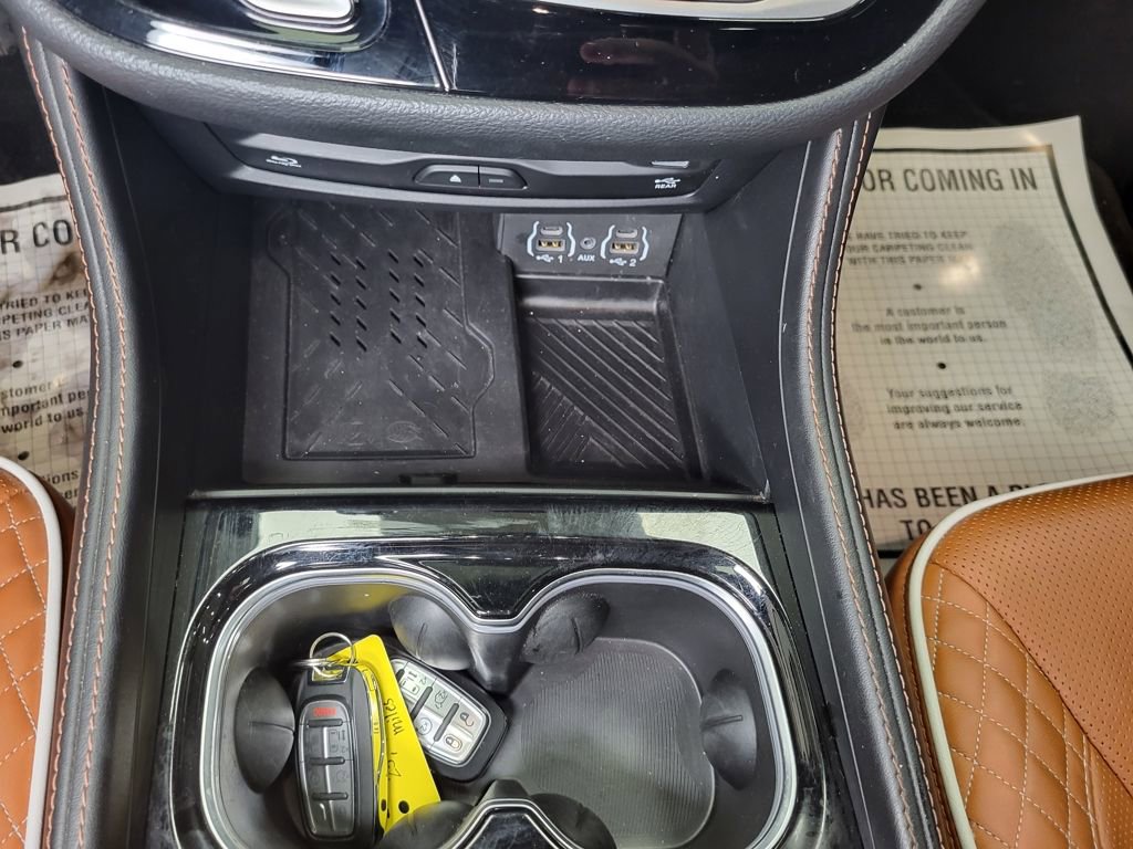 Used 2025 Chrysler Pacifica Pinnacle w/ Trailer Tow Group image 14