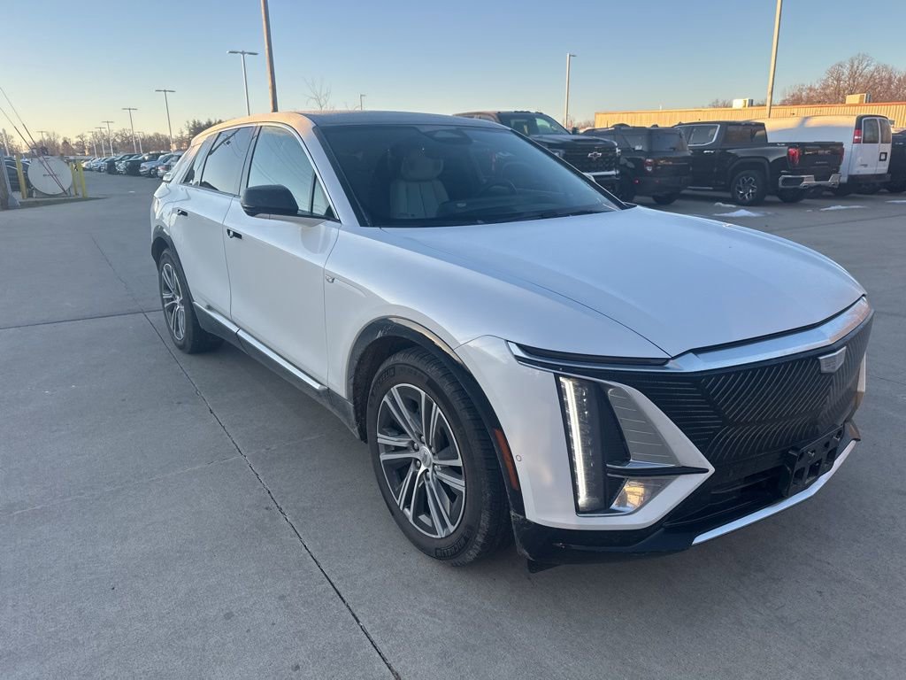 Used 2025 Cadillac Lyriq Luxury image 4