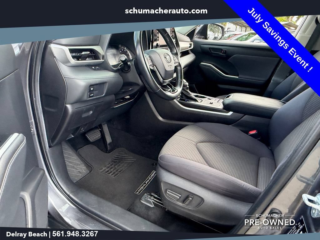 Used 2021 Toyota Highlander LE FWD image 11