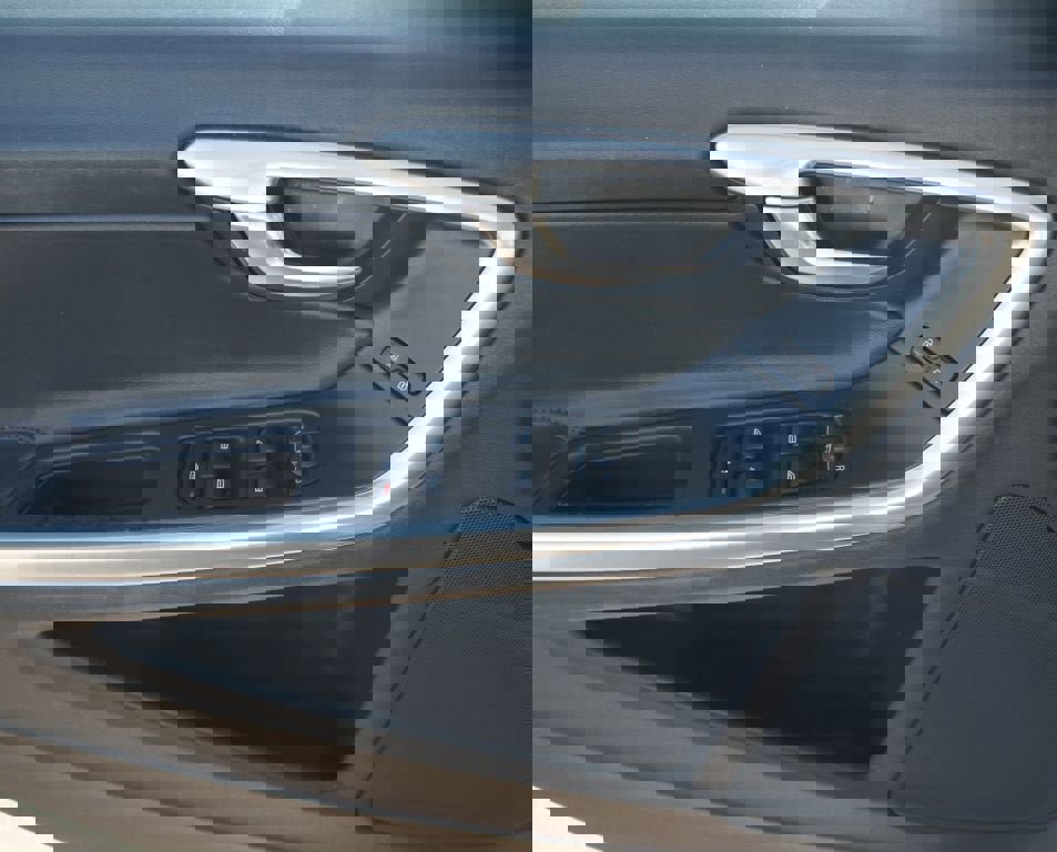 Used 2017 Volvo V60 T5 Cross Country w/ Convenience Package image 28