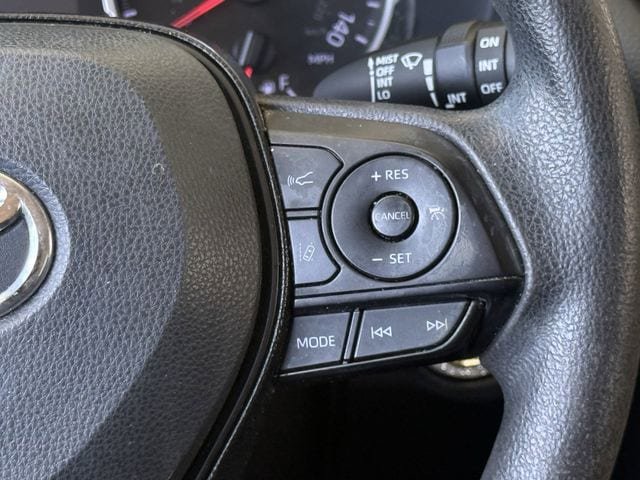 Used 2021 Toyota RAV4 XLE w/ Convenience Package FWD image 15