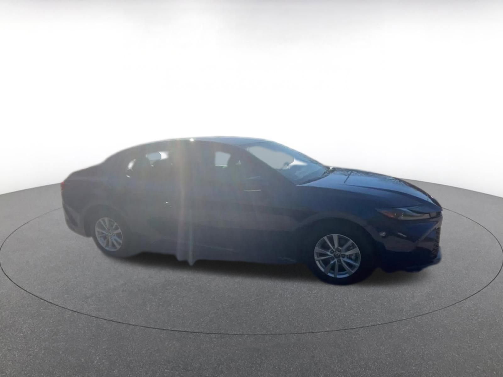 Used 2025 Toyota Camry LE image 2