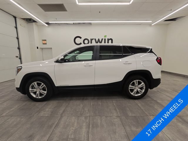 Used 2024 GMC Terrain SLE FWD image 2