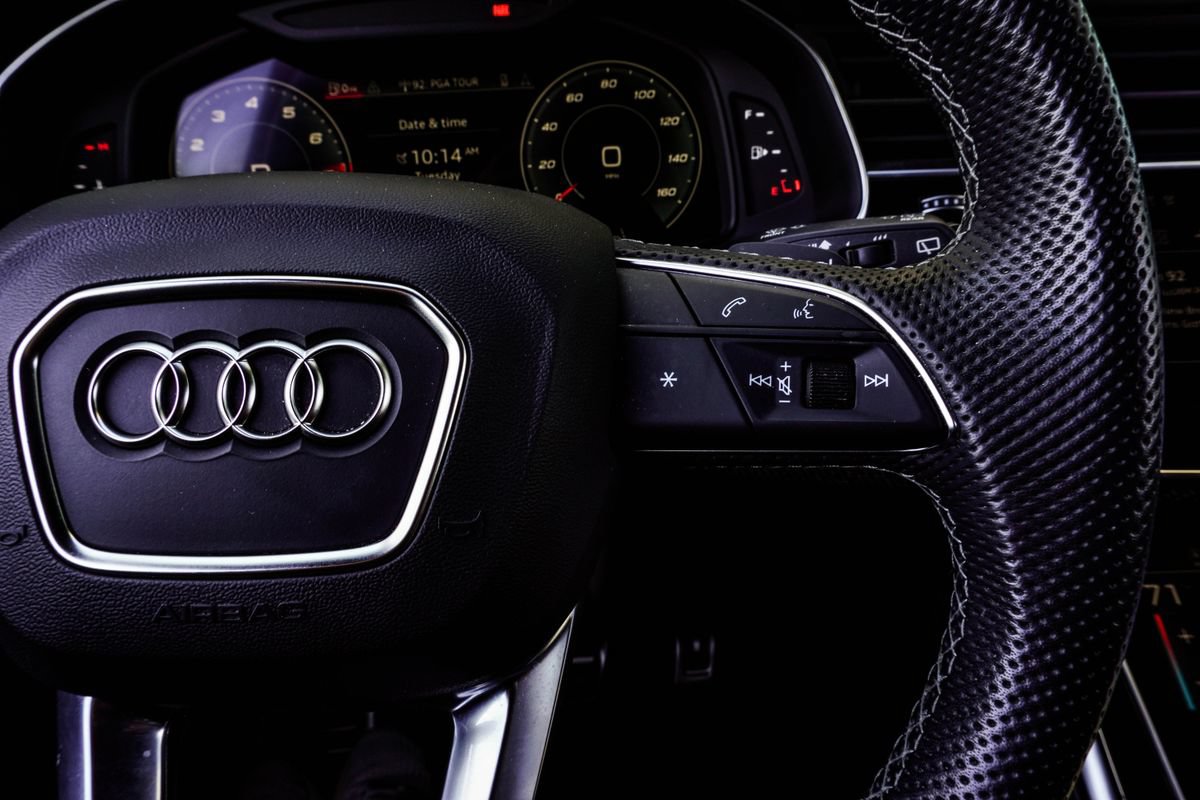 Used 2023 Audi SQ7 Prestige AWD/4WD image 30