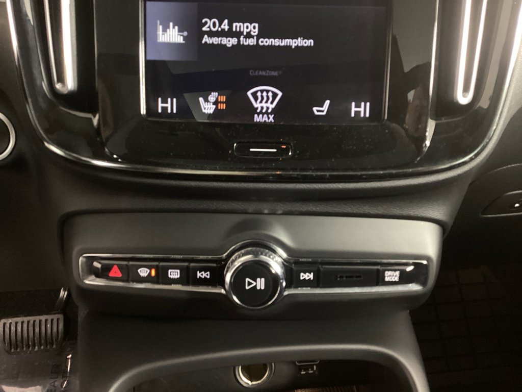 Used 2021 Volvo XC40 T5 Momentum w/ Premium Package image 28