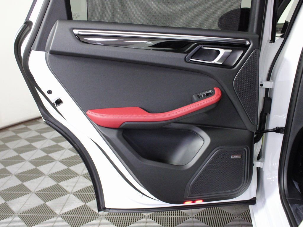 Certified 2026 Porsche Macan Turbo image 32